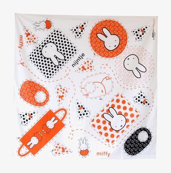 Bild av vaxduk med Miffy-motiv och geometriska former