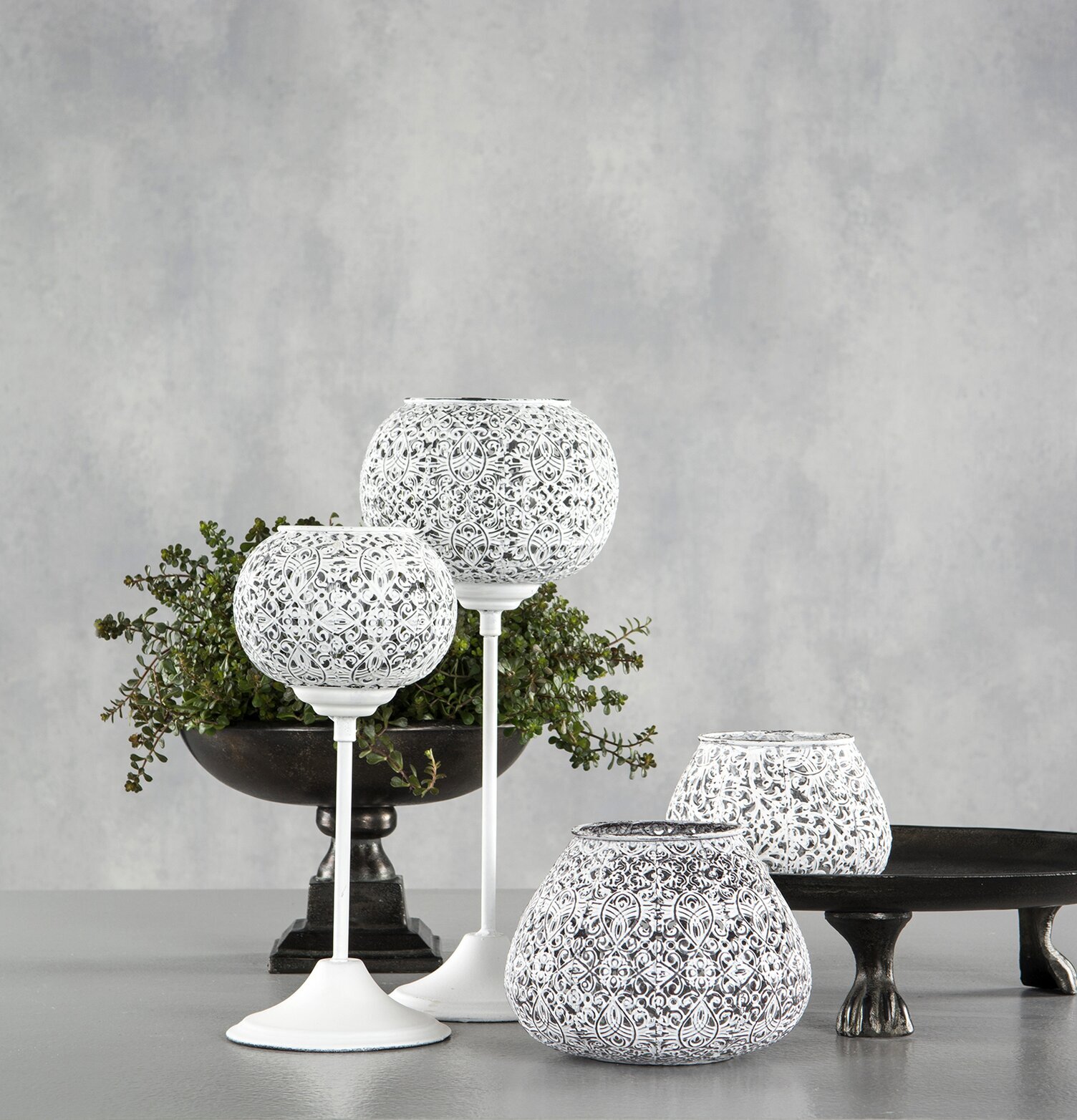 Ljuslykta Liten Vit från A Lot Decoration på grått bord