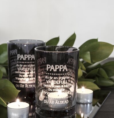 Foto av dekorativa ljuslyktor med stilren design