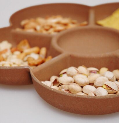 Serveringsskål Blomma från Zuperzozial fylld med snacks