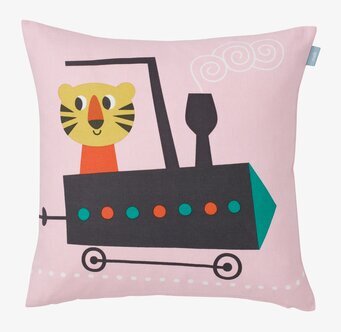 Bild av kuddfodral med lekfull tiger och lokomotiv