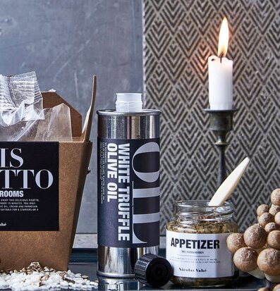 Bild av exklusiva matprodukter med elegans och stil