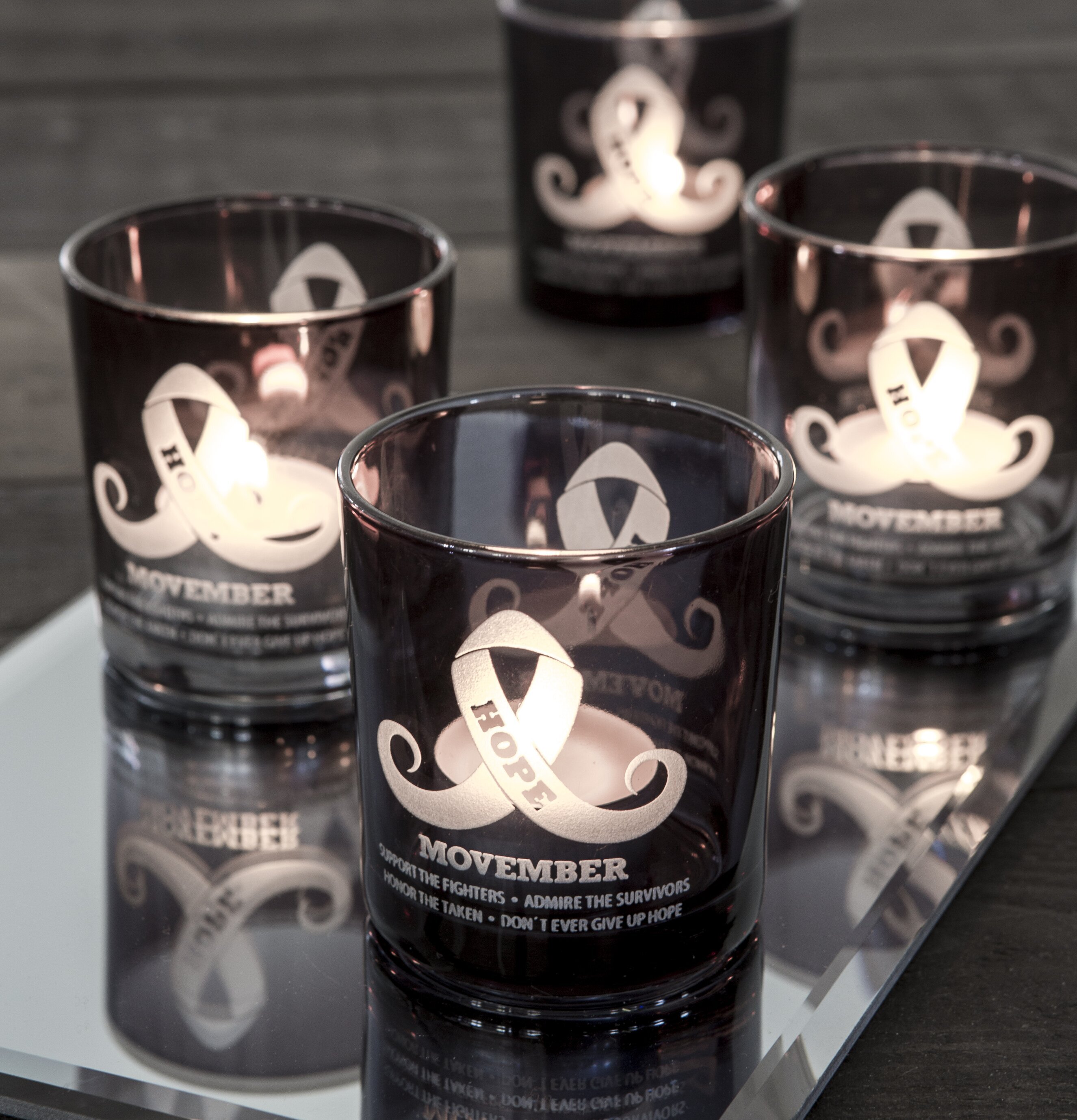 Movember Faded Grey - Majas Cottage på spegelplatta