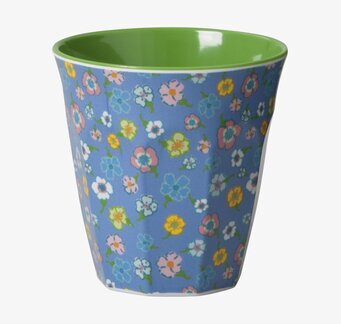 Bild av färgglad mugg med blommigt mönster och grön insida