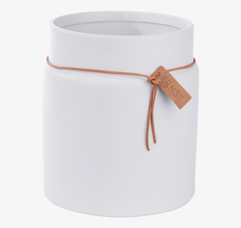 Bild av stilren kruka med läderband i modern design