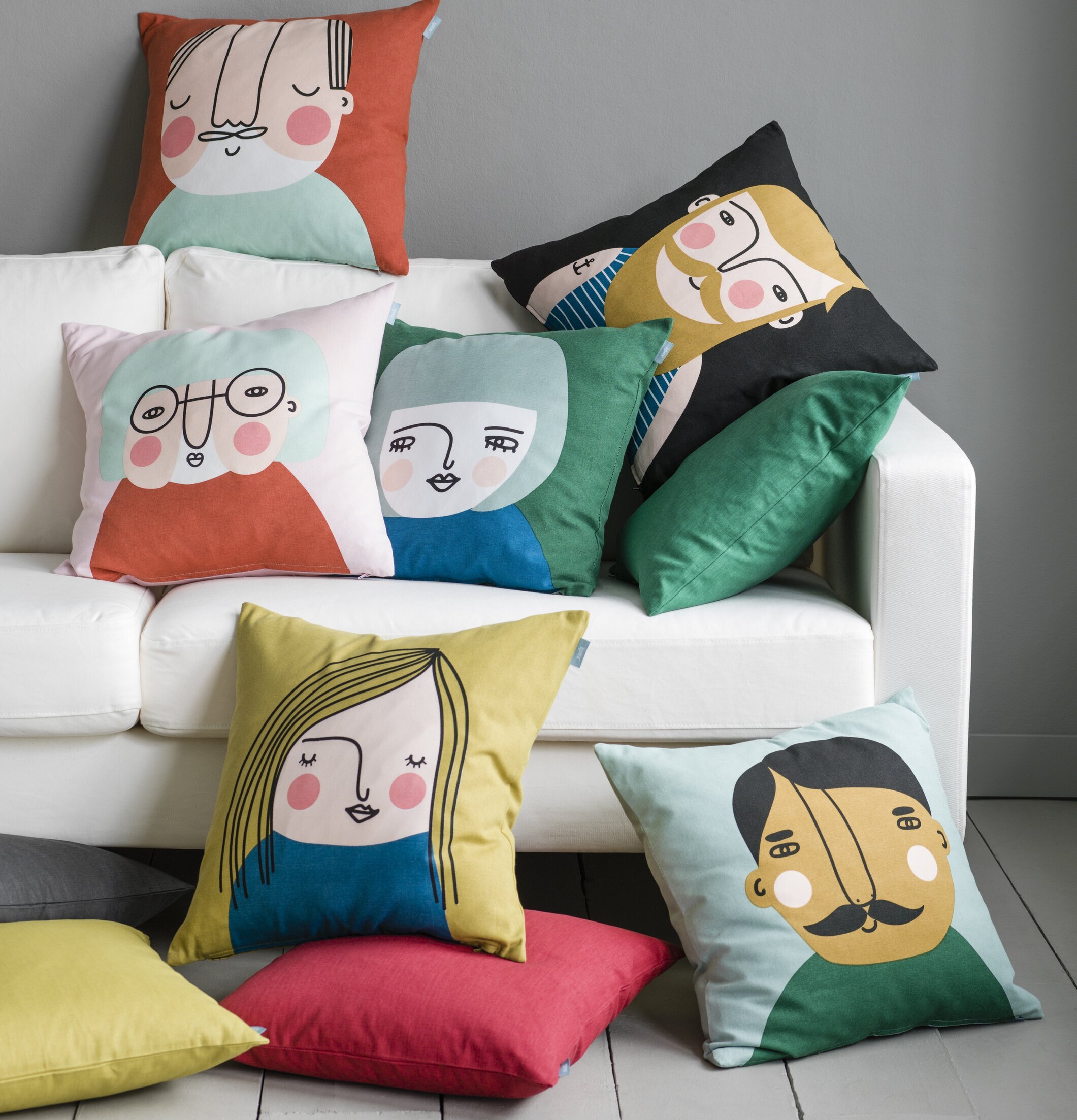 Bild av kuddar i färgglad och konstnärlig inredning