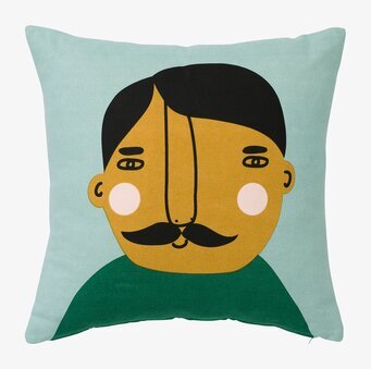 Bild av kuddfodral med konstnärligt ansiktsmotiv