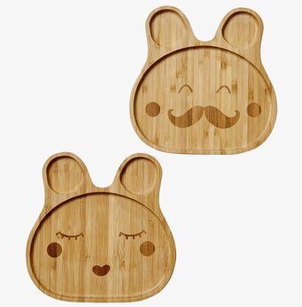 Bild av barntallrikar i bambu med lekfull design