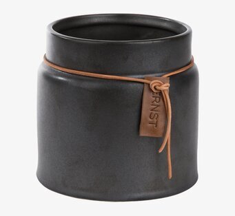 Bild av stilren grå kruka med läderband i inredning