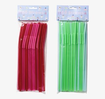 Foto av färgglada böjbara sugrör i två förpackningar