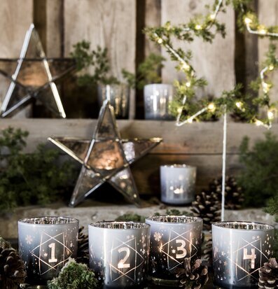 Bild av adventslyktor med vintrig charm och elegans