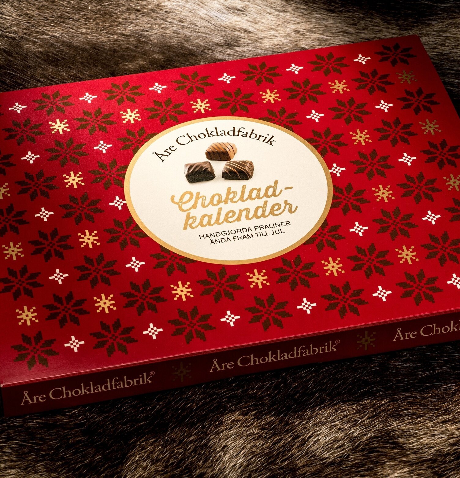 Bild av elegant chokladkalender med lyxig julkänsla