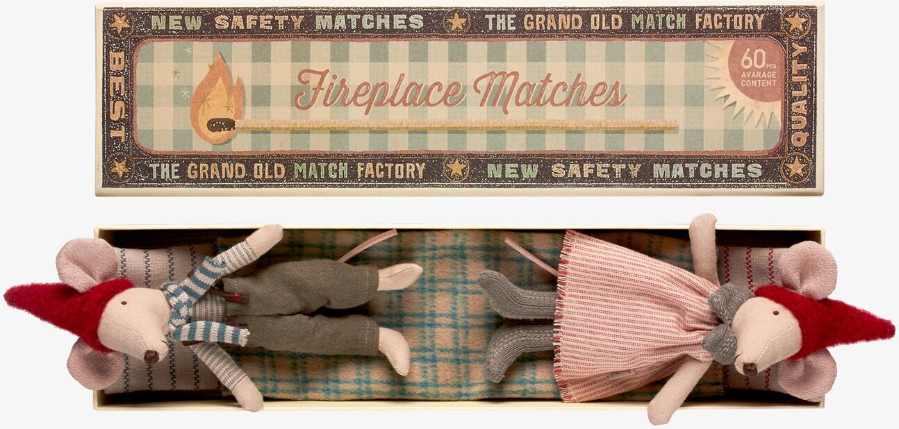 Bild av charmiga julmöss i vintage tändsticksask