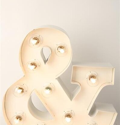 Bild av dekorativ lampa formad som ett ampersand