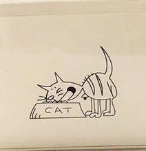 Bild av vit plåtburk för kattmat med kattillustration