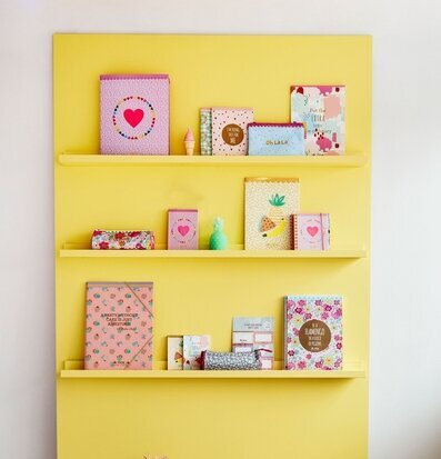 Foto av färgglad och kreativ exponeringsyta med stil