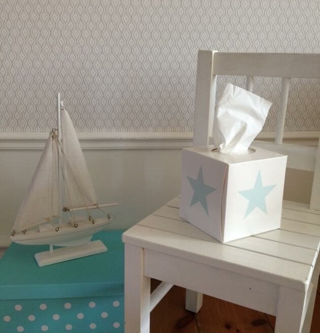 Bild av stilfull inredning med turkos och vit harmoni