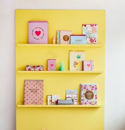 Pärm A4 Med 4 Ringar från Rice på färgglada hyllor