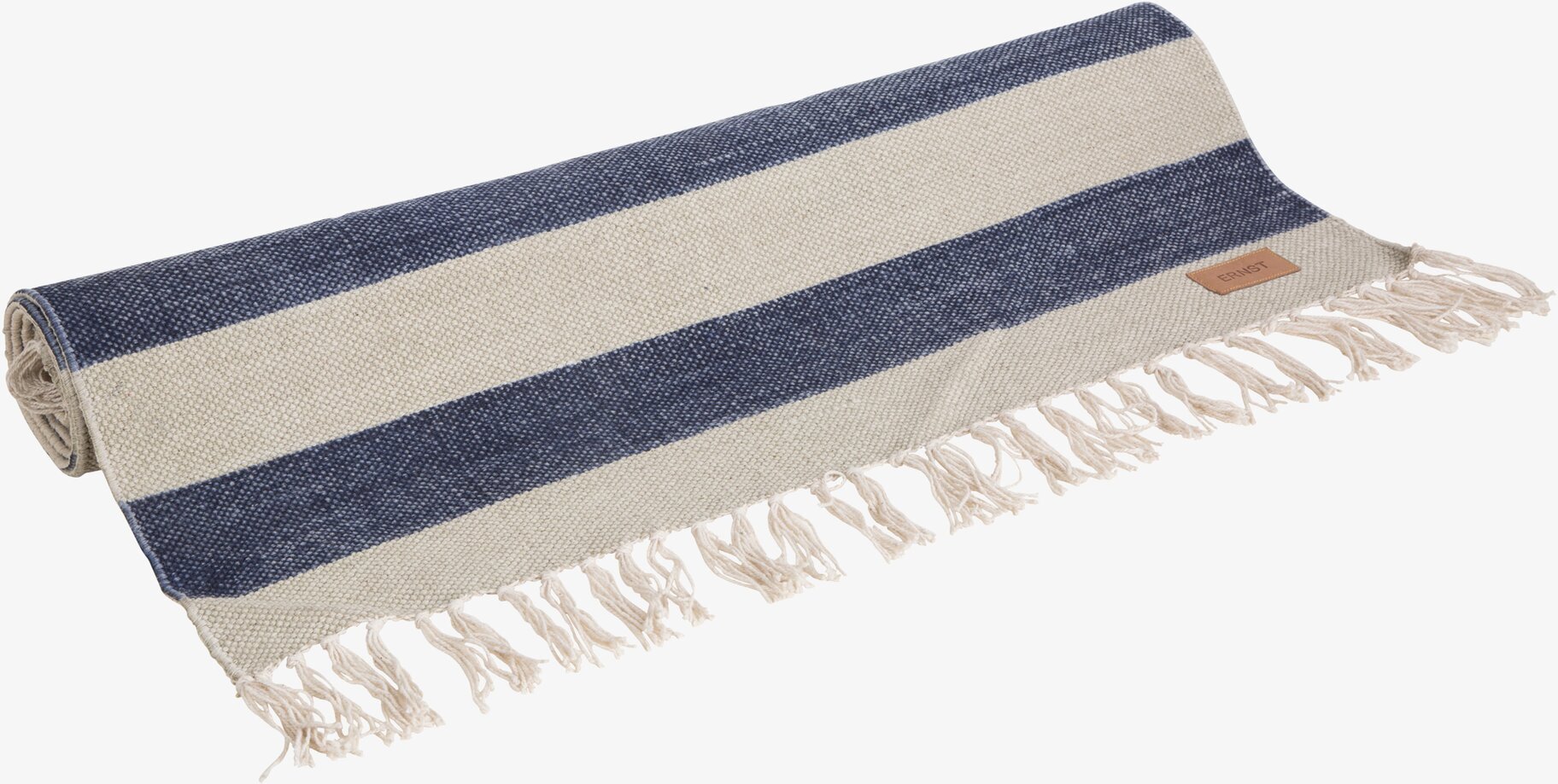 Bild av randig matta med stilren och harmonisk design