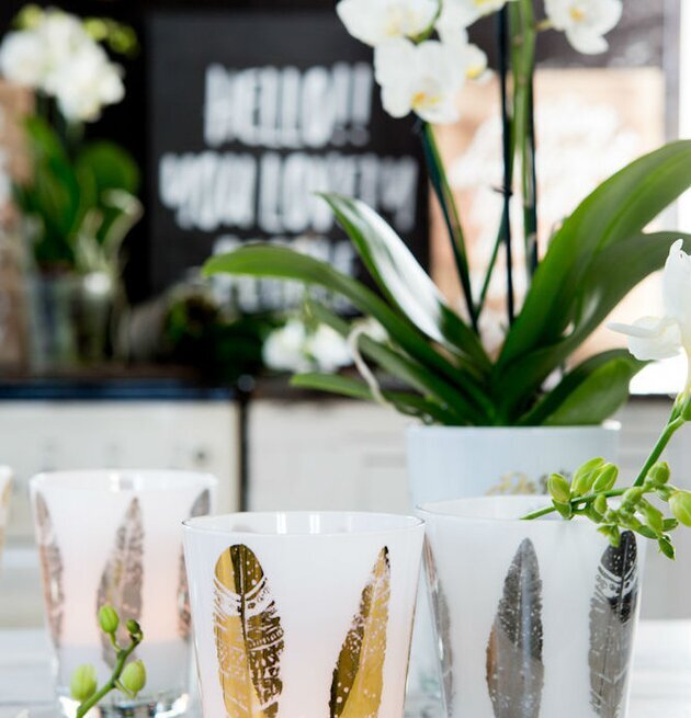 Dusty Feathers Guld - Majas Cottage ljuslykta med fjädermönster