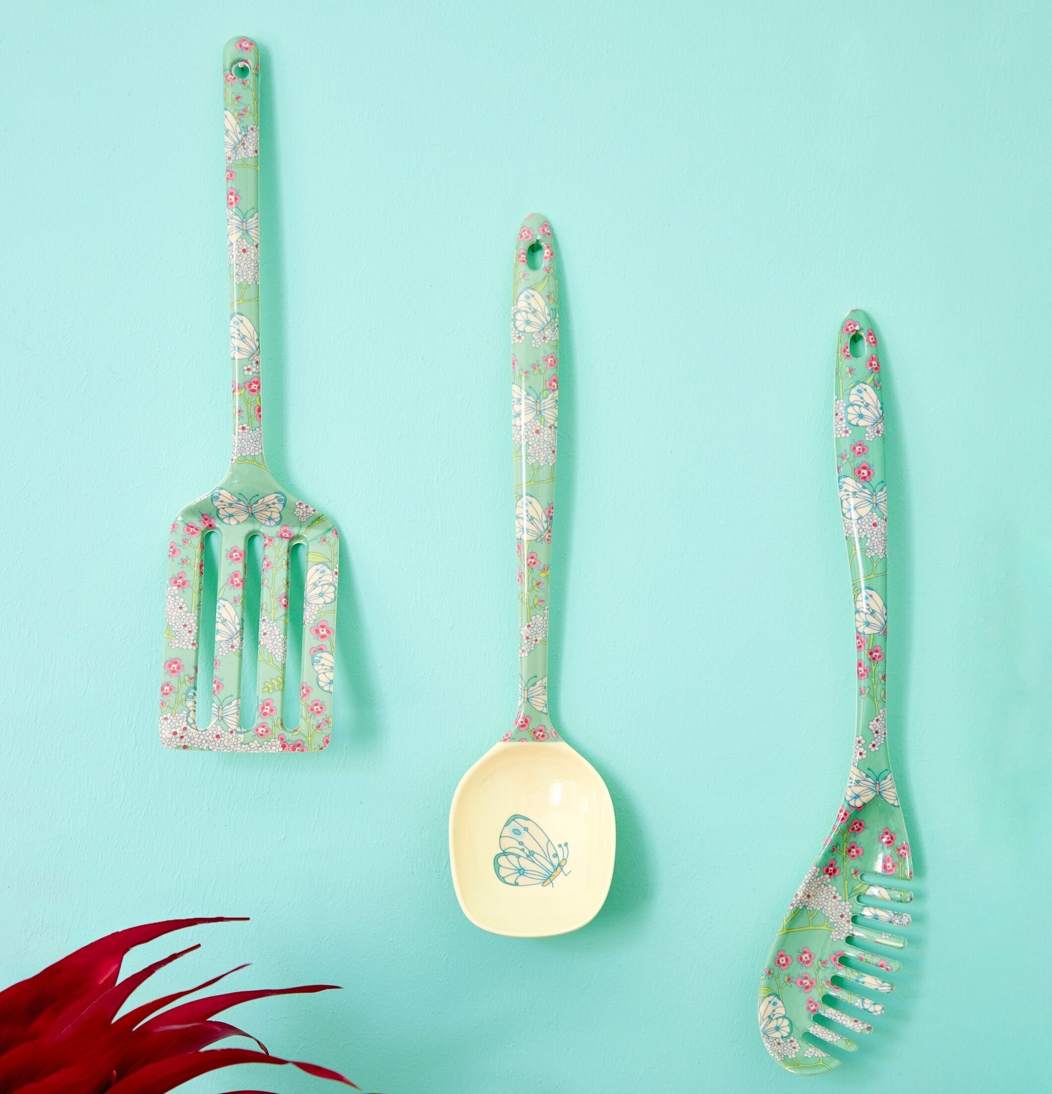 Stekspade - Today Is Fun från Rice med blommönster upphängd