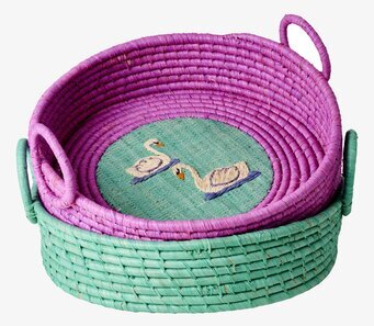 Bild av rund brödkorg med livliga färger och design