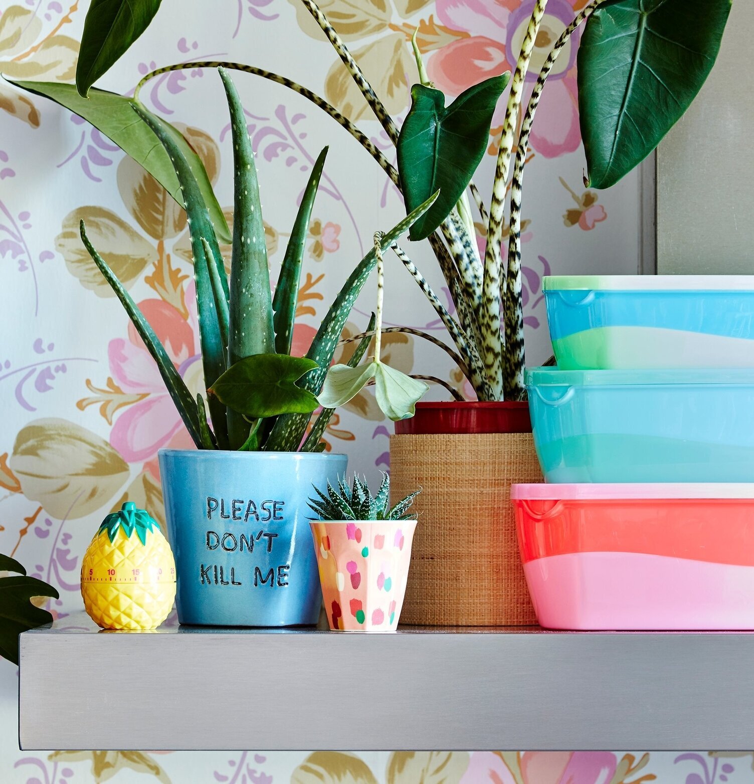 Äggtimer Pineapple från Rice på hylla med växter och lådor