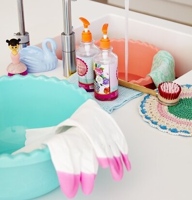 Bild av en färgglad och stilren diskbänksmiljö