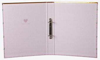 Bild av stilren pärm med rosa insida och hjärtdesign