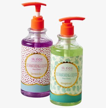 Bild av färgglada och funktionella diskmedelsflaskor