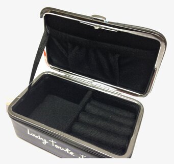 Bild av elegant smyckeskrin med praktisk organisering