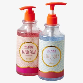 Bild av två stilfulla handtvålar med pumpmekanism