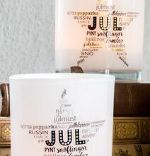 Bild av dekorativa ljuslyktor med julmotiv och stämning