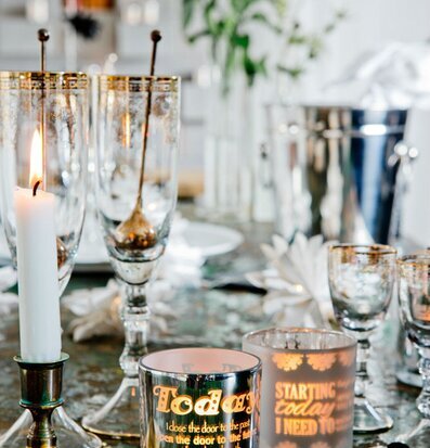 Foto av stilren bordsdekoration för eleganta tillfällen