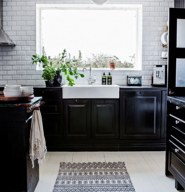 Matta Aztec Lines från Majas Cottage i stilrent modernt kök