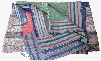 Bild av livfull och harmonisk pläd med geometriska mönster