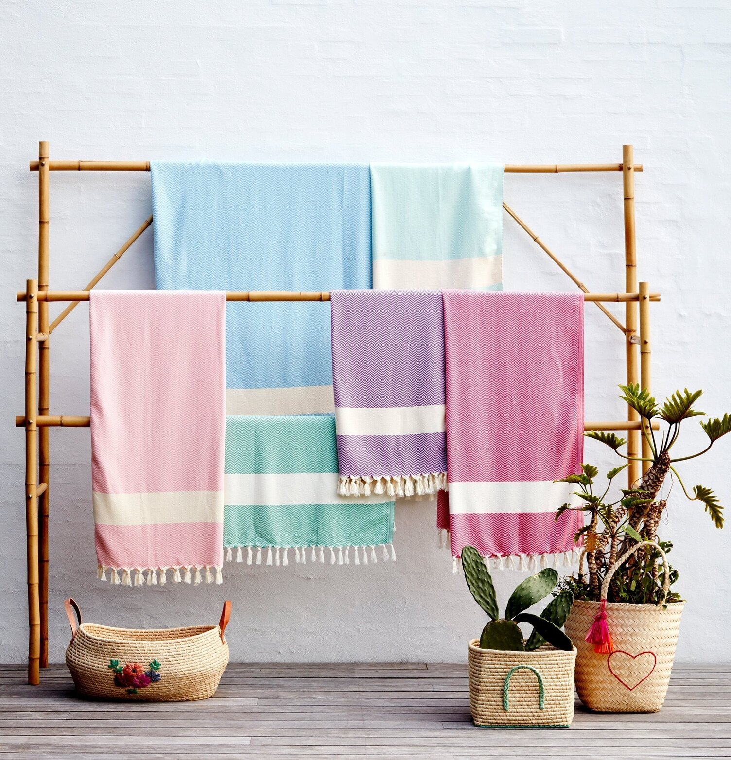 Hamam Handduk Grön från Rice hängande på bambuställning