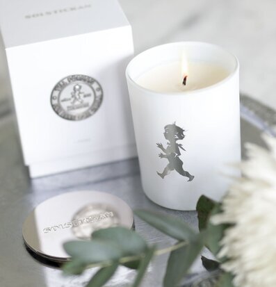 Bild av stilrent doftljus med elegant och lugn atmosfär