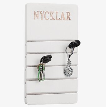 Bild av stilren och funktionell nyckelhängare i trä