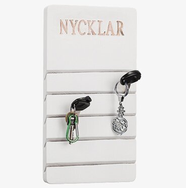 Bild av stilren och funktionell nyckelhängare i trä