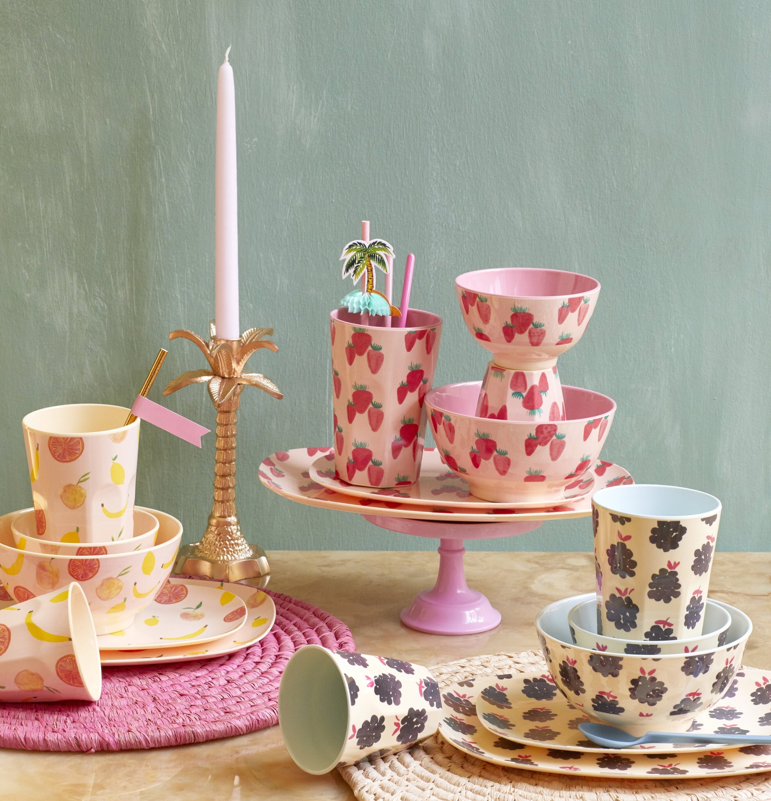 Mugg Strawberry Print från Rice med livligt jordgubbsmönster