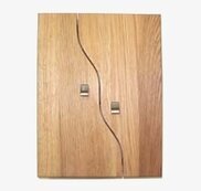 Bild av stilrent och funktionellt nyckelskåp i ek