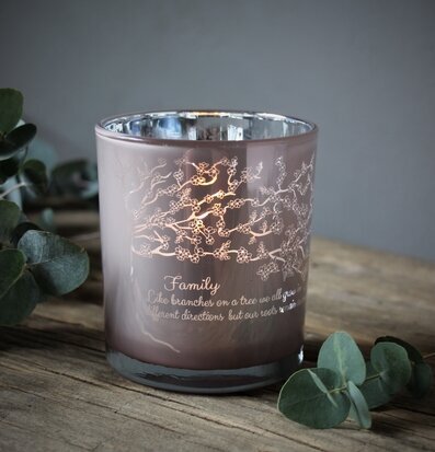 Bild av ljuslykta med harmonisk och mysig stämning