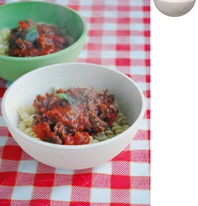 Skål från Zuperzozial fylld med pasta och köttsås