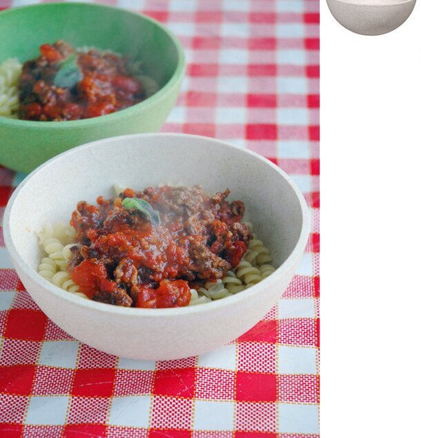 Skål från Zuperzozial fylld med pasta och köttsås