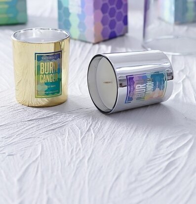 Bild av eleganta ljushållare i guld och silver