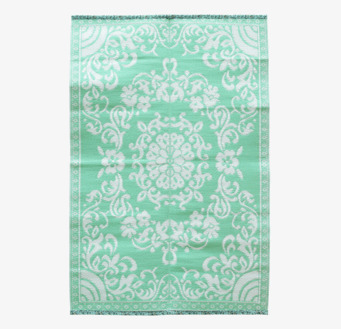 Bild av ljusgrön matta med blommönster och symmetri