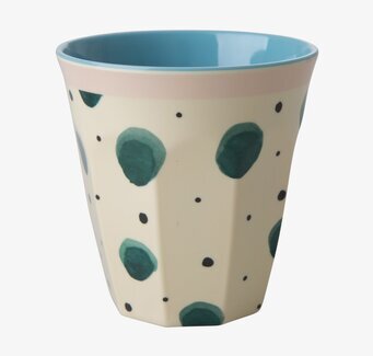 Bild av mugg med akvarellprickar och turkos insida