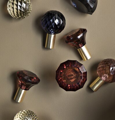 Bild av eleganta glasknoppar för stilfull inredning