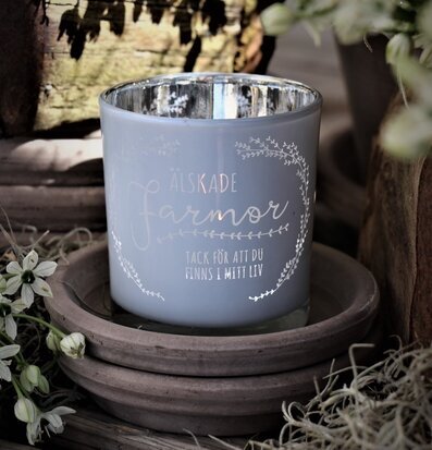 Bild av ljuslykta med hjärtligt budskap och naturinslag